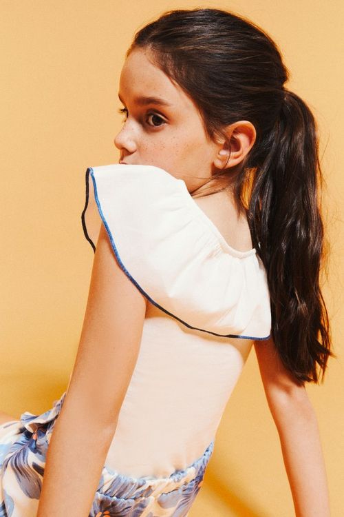 Blusa Cuello Volante Bordados