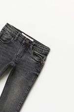 Jeans%20Cinco%20Bolsillos%20Reservado%20Trasero