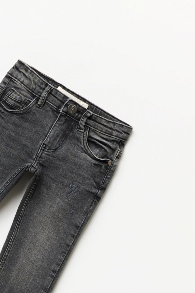 Jeans%20Cinco%20Bolsillos%20Reservado%20Trasero
