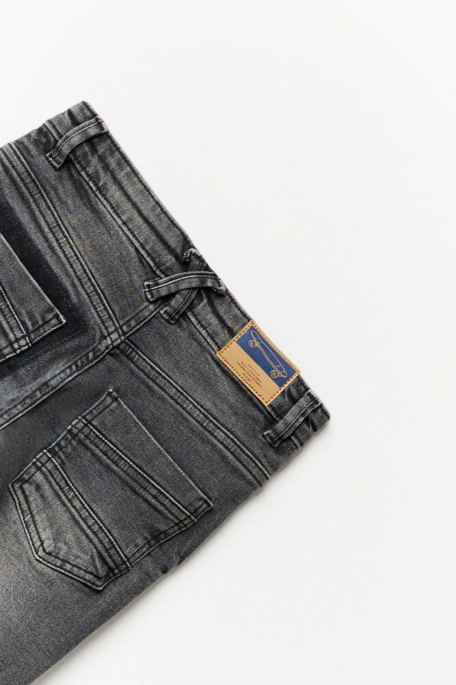 Jeans%20Cinco%20Bolsillos%20Reservado%20Trasero