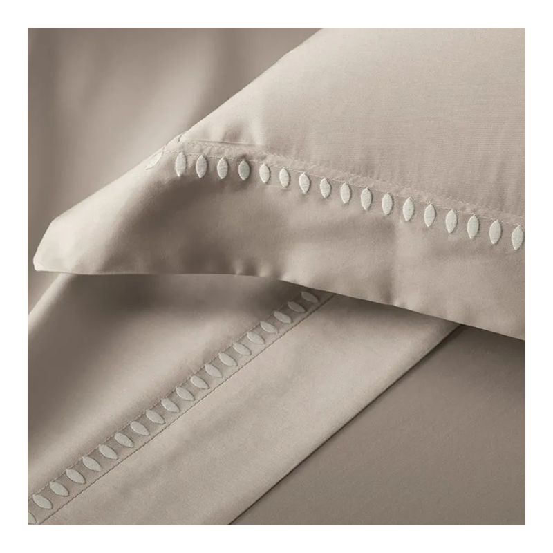 Juego%20de%20Sabana%204Pzs%20Bordados%20En%20Satin%20300H%20Cercl%C3%AA%20220X250%20Greige