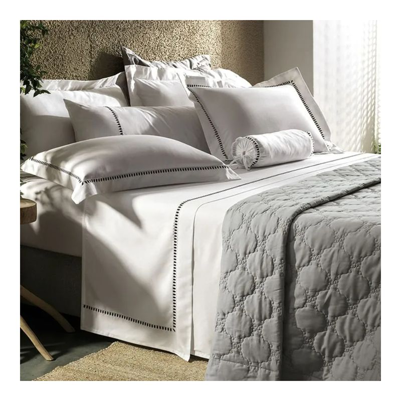 Juego%20de%20Sabana%204Pzs%20Bordados%20En%20Satin%20300H%20Cercl%C3%AA%20220X250%20Blanco