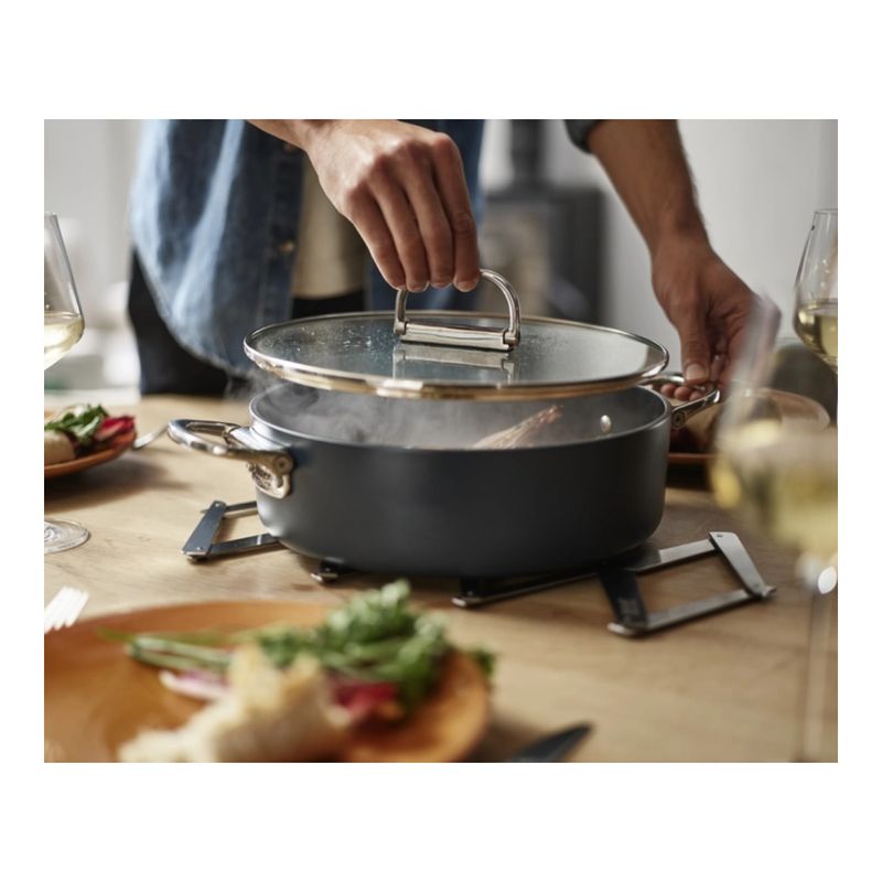 Olla%20Antiadherente%20Space%20Con%20Asa%20Plegable%20De%2028%20Cm%20Y%20Tapa